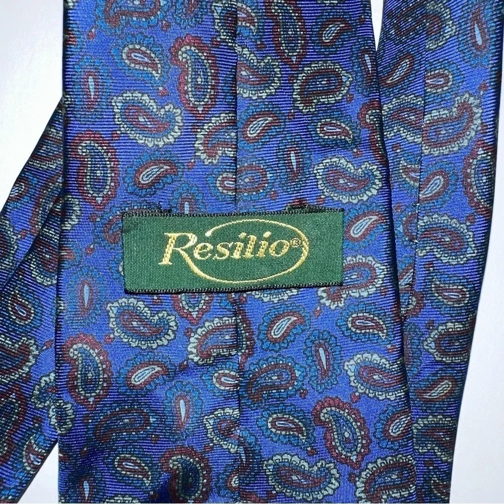 Resilio Royal Blue Preppy Paisley Men’s Tie 100% Silk O/S